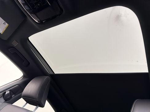 Used 2025 Lexus RX 450h AWD w/ Luxury Package image 17