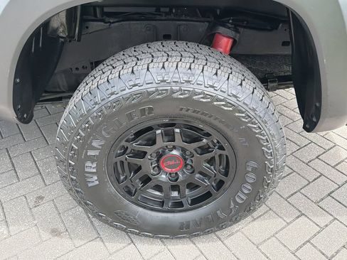 Used 2022 Toyota Tacoma TRD Pro AWD/4WD image 17