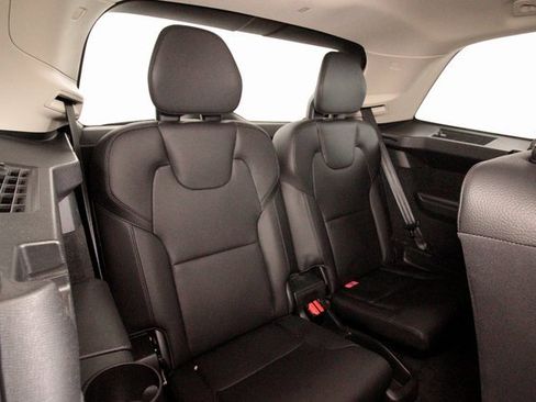 Certified 2022 Volvo XC90 T6 Momentum w/ Protection Package image 17