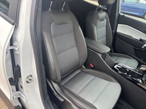 Used 2025 Chevrolet Trax LT w/ LT Convenience Package image 35