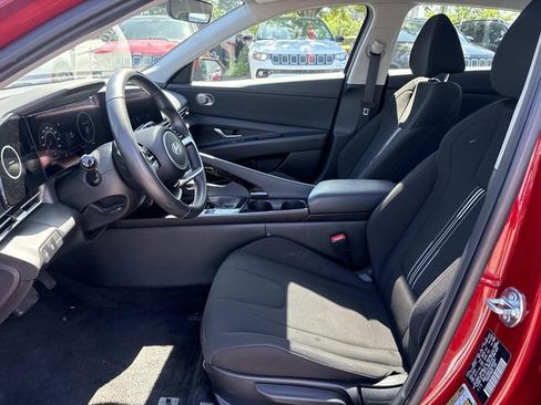 Used 2025 Hyundai Elantra SEL FWD image 18