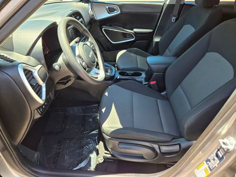 Used 2024 Kia Soul LX w/ Option Group 015 FWD image 13
