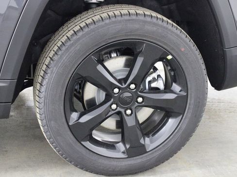 New 2025 Jeep Grand Cherokee L Limited w/ Black Appearance Package image 44