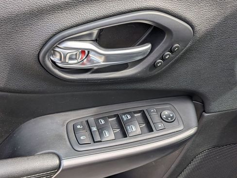 Certified 2019 Jeep Cherokee Limited image 11