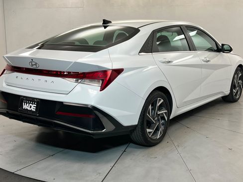 Used 2025 Hyundai Elantra SEL FWD image 5