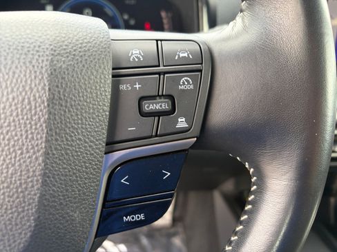 Used 2025 Toyota Camry SE FWD image 15