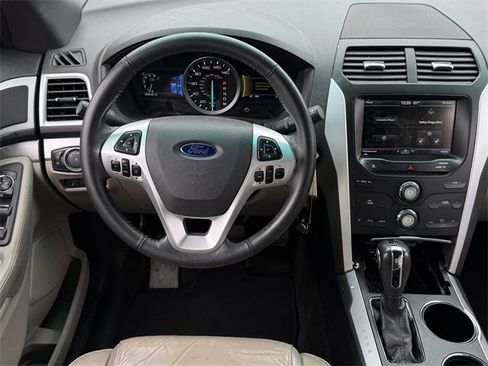 Used 2014 Ford Explorer XLT w/ Equipment Group 202A image 11