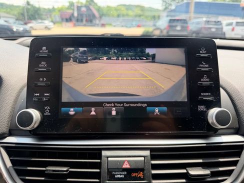 Used 2018 Honda Accord Touring image 21