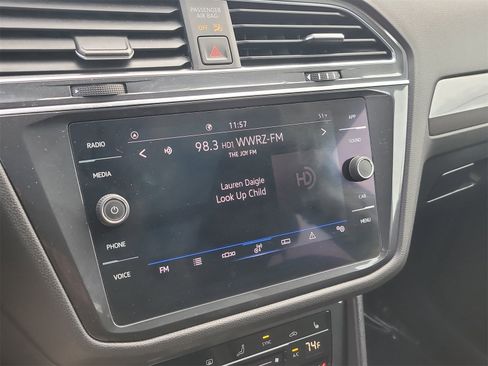 Used 2022 Volkswagen Tiguan SE w/ Panoramic Sunroof Package image 24