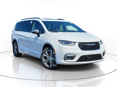New 2026 Chrysler Pacifica Pinnacle w/ Trailer Tow Group