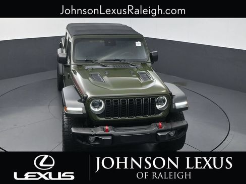 Used 2024 Jeep Gladiator Rubicon w/ Convenience Group AWD/4WD image 25