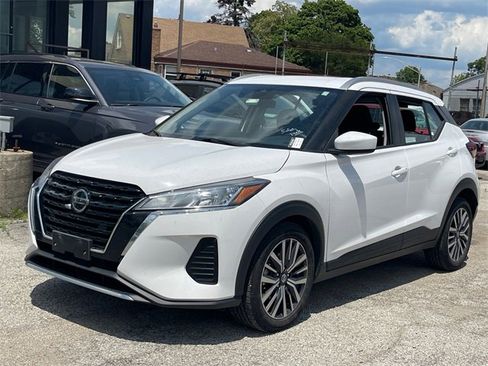 Used 2021 Nissan Kicks SV image 1