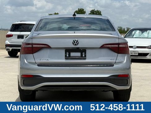 Used 2024 Volkswagen Jetta SE w/ Panoramic Sunroof Package FWD image 8