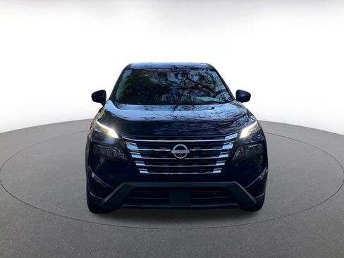 Used 2025 Nissan Rogue SV image 2