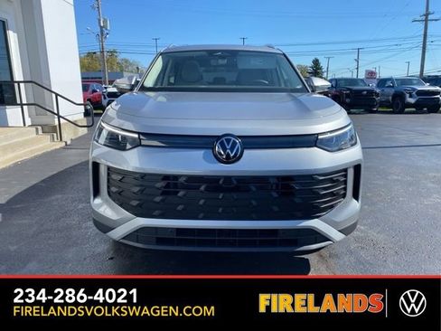 New 2025 Volkswagen Tiguan SE image 7