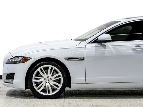 Used 2018 Jaguar XF Portfolio RWD image 14
