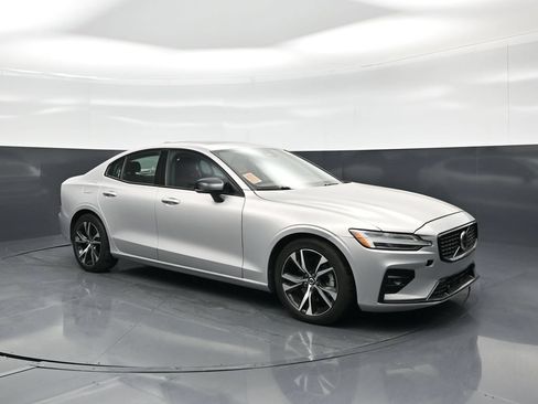Used 2024 Volvo S60 B5 Core FWD image 23