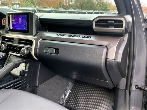 Used 2025 Toyota Tacoma TRD Off-Road image 15