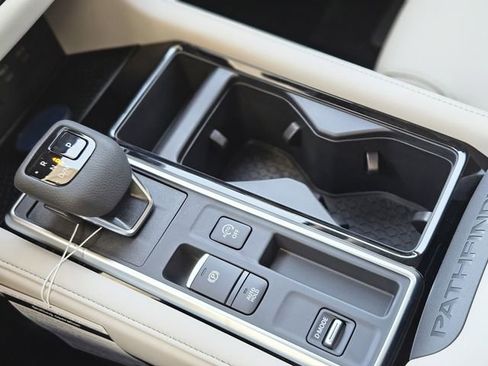 New 2026 Nissan Pathfinder SL w/ SL Premium Package (P04) FWD image 25