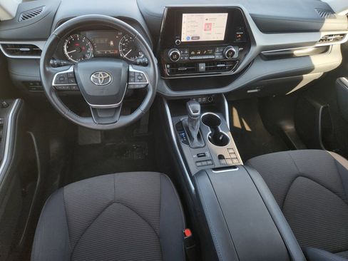 Used 2024 Toyota Highlander AWD image 24