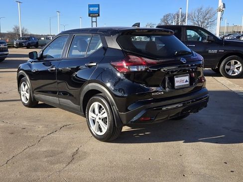 Used 2021 Nissan Kicks S image 4
