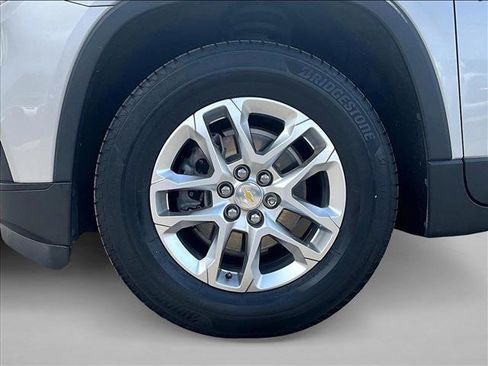 Used 2021 Chevrolet Traverse LS FWD image 10