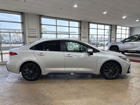 Certified 2024 Toyota Corolla SE image 3