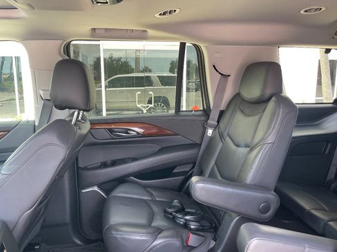 Used 2019 Cadillac Escalade Premium Luxury RWD image 34