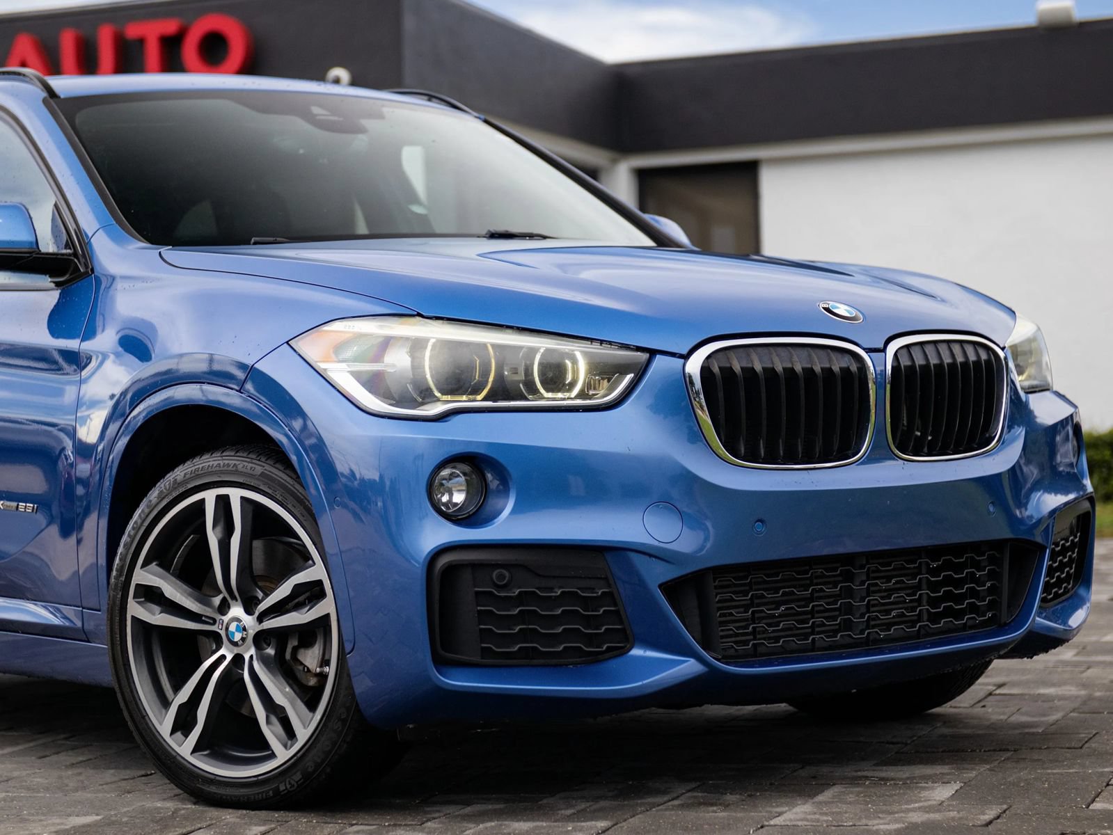 Used 2017 BMW X1 xDrive28i AWD/4WD image 3