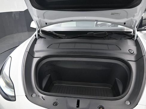 Used 2024 Tesla Model Y Long Range image 13