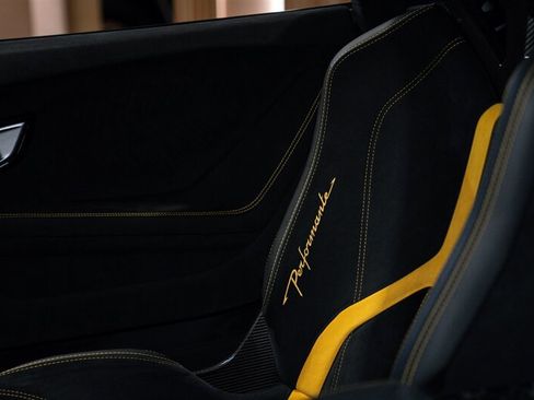 Used 2018 Lamborghini Huracan Performante AWD/4WD image 20
