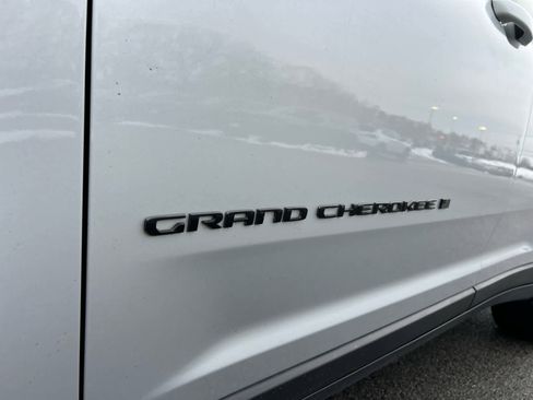Used 2023 Jeep Grand Cherokee Limited w/ Black Appearance Package image 17