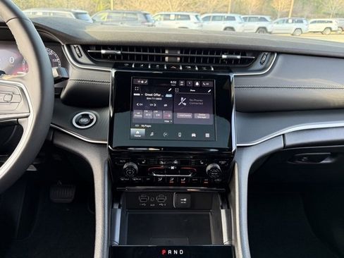 New 2025 Jeep Grand Cherokee Laredo image 19