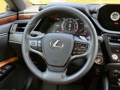 Certified 2022 Lexus ES 350 w/ Premium Package FWD image 27
