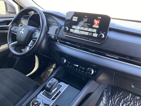 Used 2024 Mitsubishi Outlander SE AWD/4WD image 12