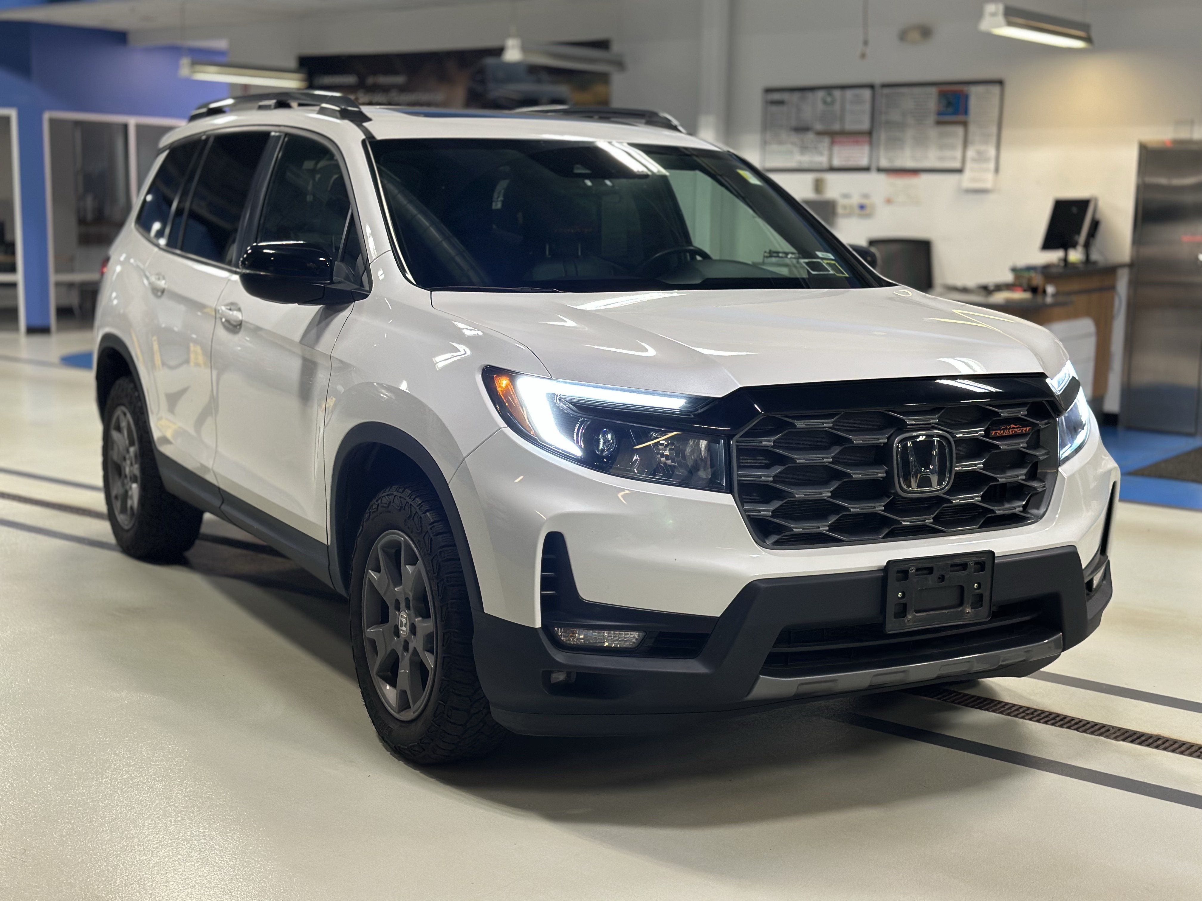 Used 2024 Honda Passport TrailSport image 3
