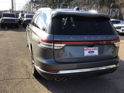 Used 2025 Lincoln Aviator AWD image 11