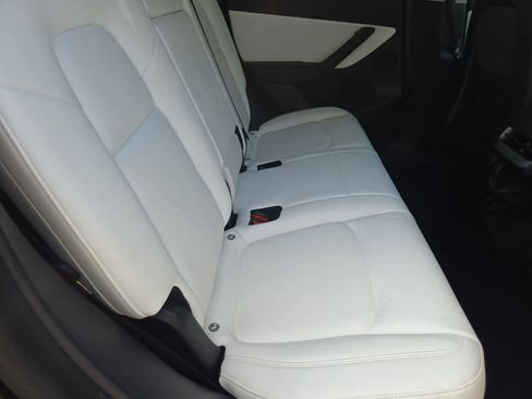 Used 2021 Tesla Model Y Performance image 18