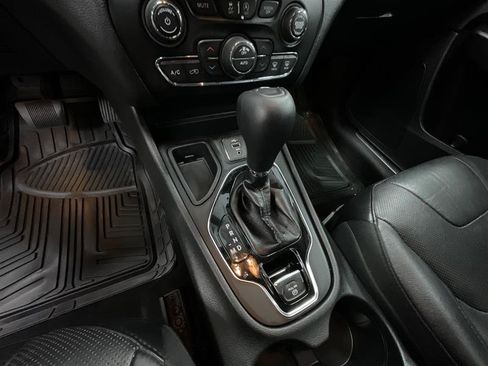 Used 2020 Jeep Cherokee Limited FWD image 15