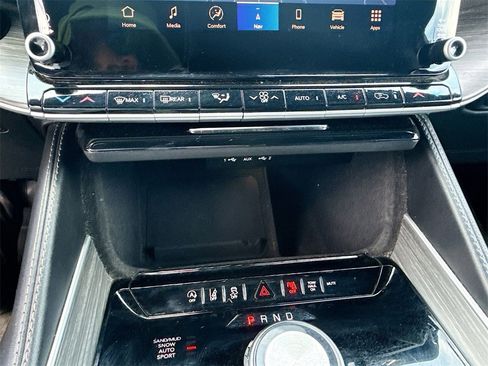 Used 2023 Jeep Wagoneer L Series II image 17