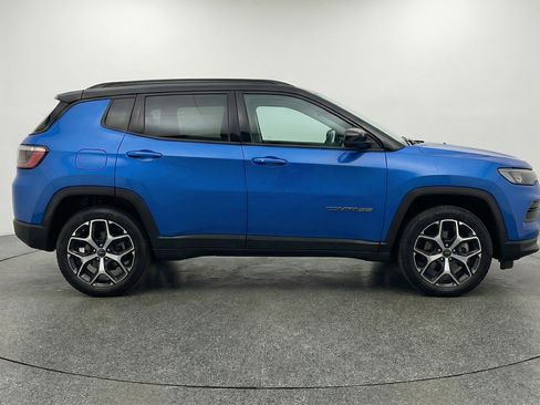 Used 2025 Jeep Compass Limited AWD/4WD image 11