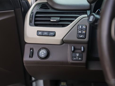 Used 2018 GMC Yukon Denali w/ Denali Ultimate Package image 15