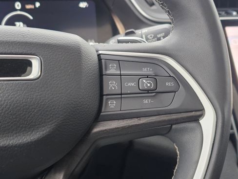 Used 2023 Jeep Grand Cherokee L Limited w/ Black Appearance Package image 32