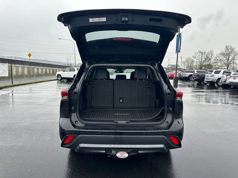 Used 2020 Toyota Highlander Limited image 11