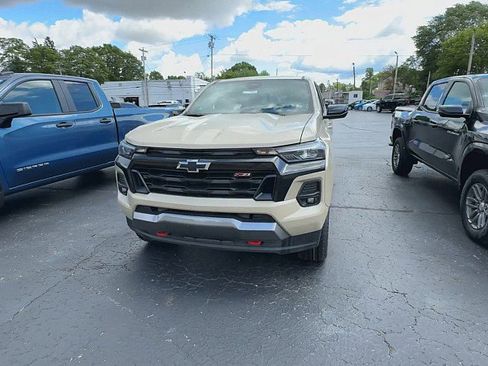 Certified 2024 Chevrolet Colorado Z71 w/ LPO, Dark Essentials Package image 3