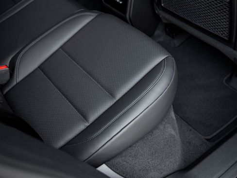 Used 2025 Porsche Macan Electric image 37