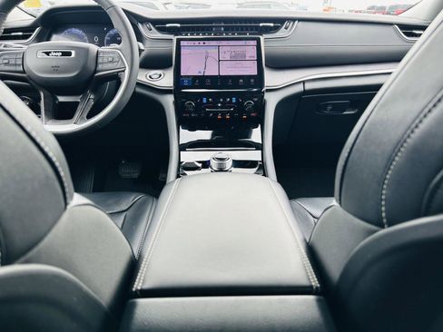 Used 2023 Jeep Grand Cherokee L Limited w/ Luxury Tech Group II image 28