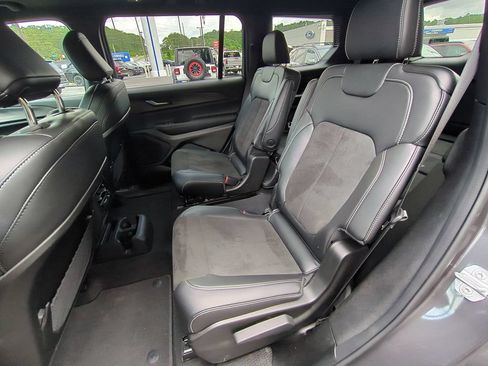 Used 2025 Jeep Grand Cherokee L Altitude AWD/4WD image 15