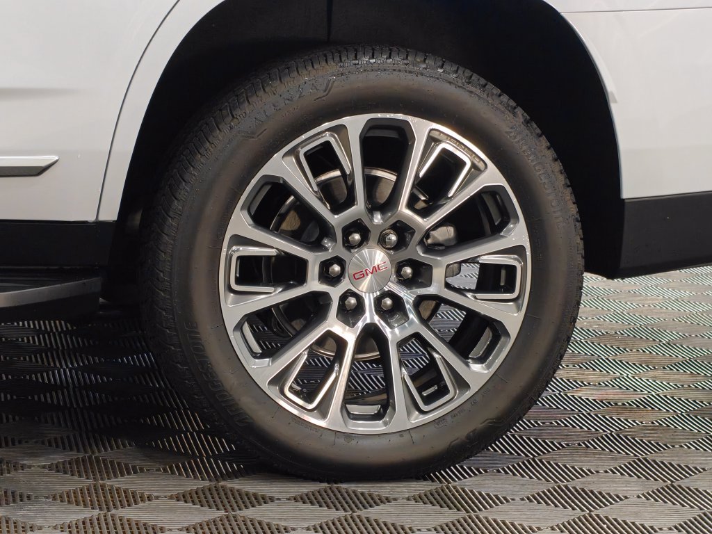 Used 2026 GMC Yukon Denali w/ Advanced Technology Package AWD/4WD image 98