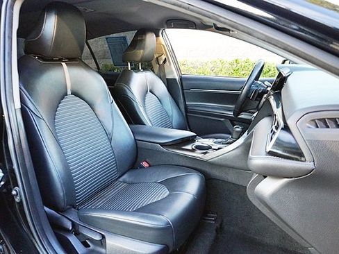 Used 2022 Toyota Camry SE image 12